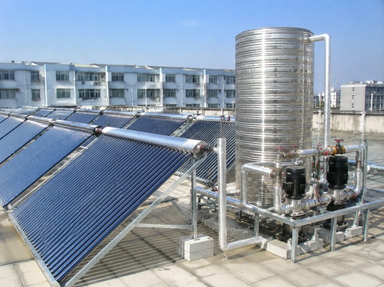 钢城区商用大容量真空管太阳能热水系统